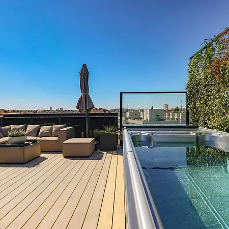 Am Kudamm Mit Dachterrasse, Pool Und Sauna