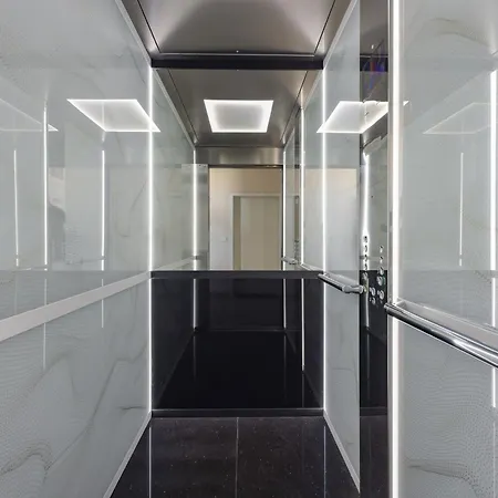 Am Kudamm Mit Dachterrasse, Pool Und Sauna