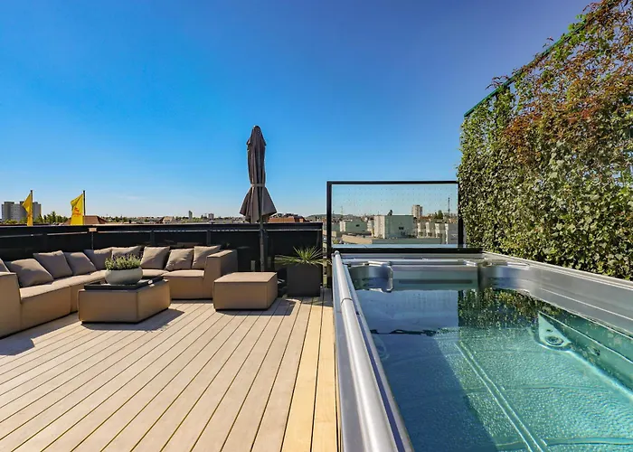 Am Kudamm Mit Dachterrasse, Pool Und Sauna