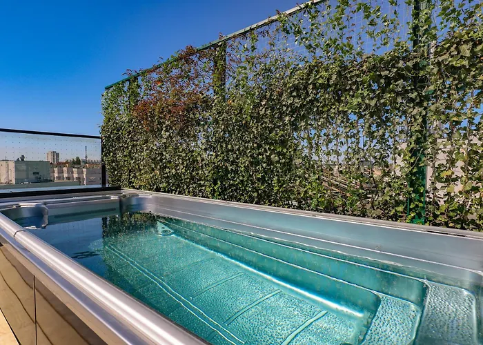 Am Kudamm Mit Dachterrasse, Pool Und Sauna Apartman *